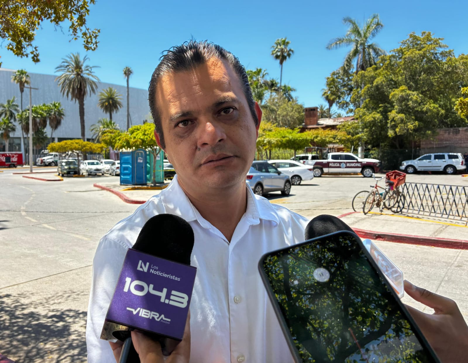 Emmanuel, comerciante de la plaza Fiesta Las Palmas en Los Mochis