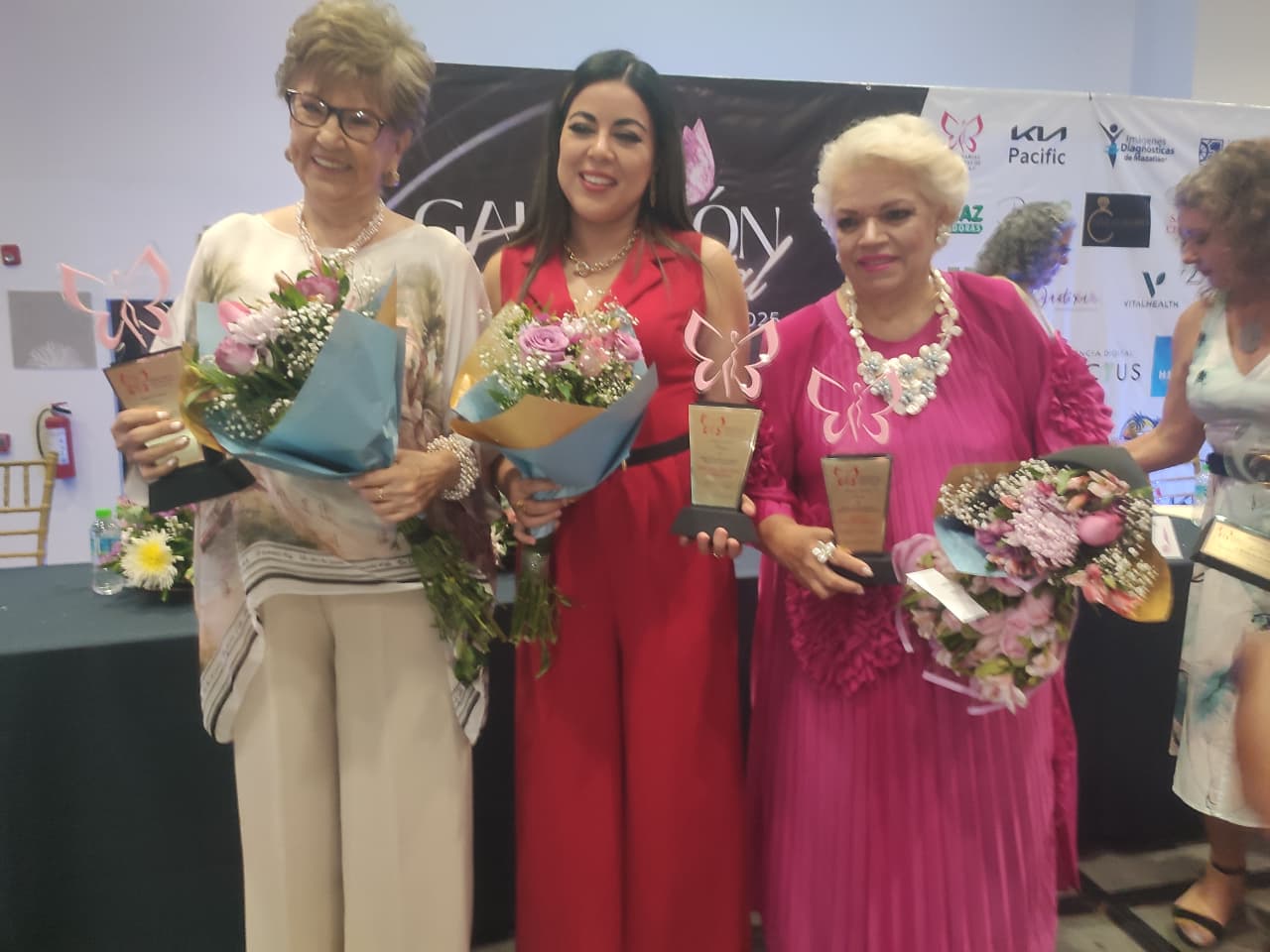 Empresarias Ejecutivas de Sinaloa entregan reconocimientos a ocho mujeres