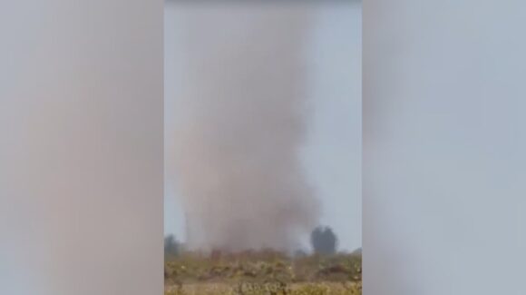 Captan enorme torbellino a las orillas de la carretera Los Mochis-Topolobampo