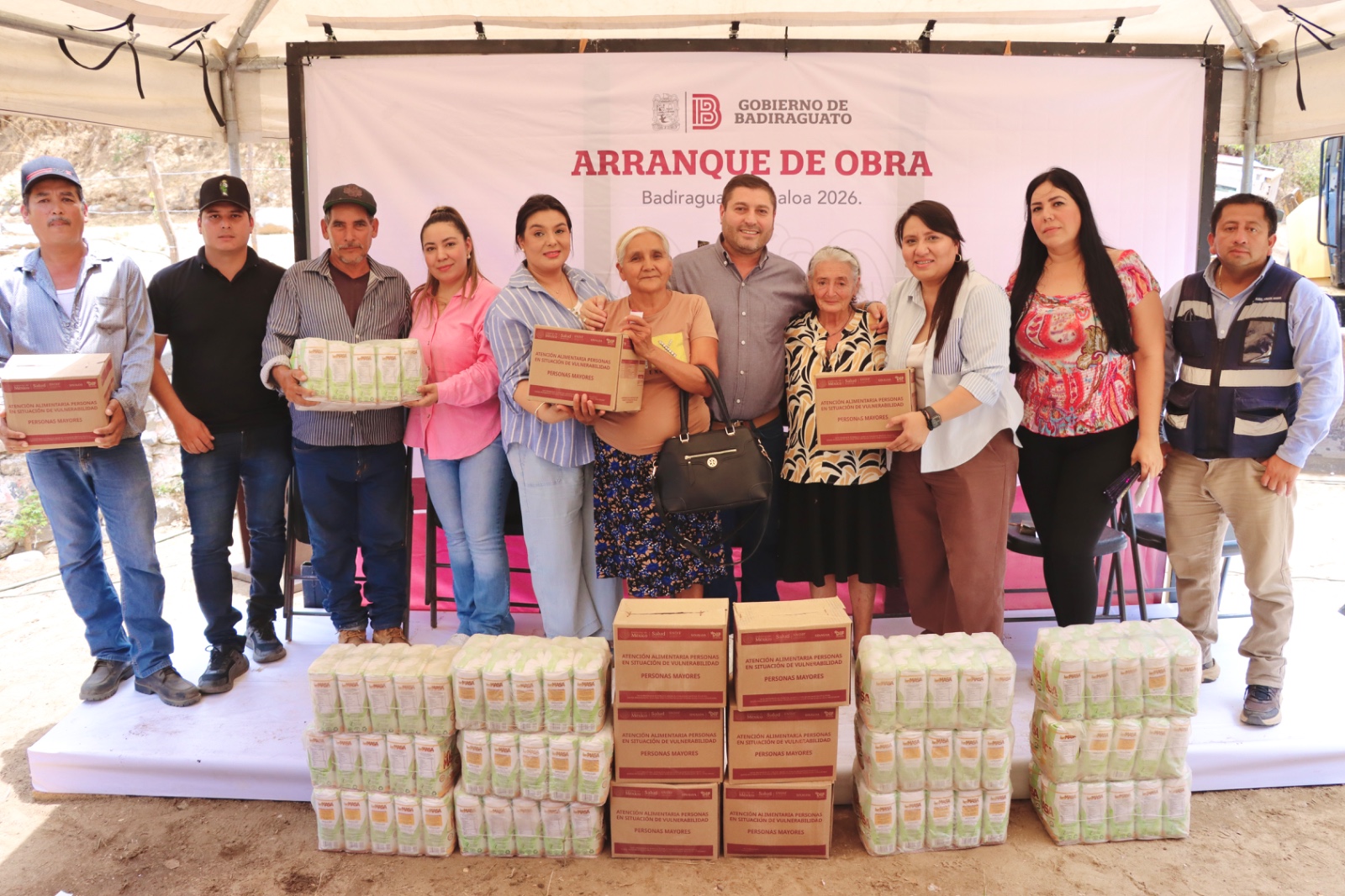 Entrega de despensas en Badiraguato