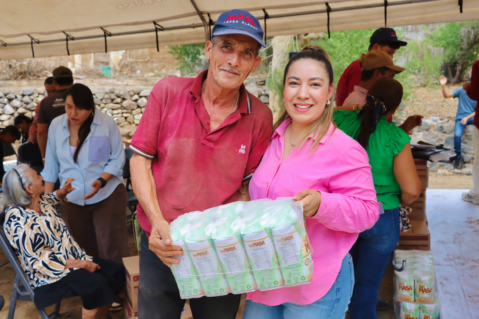 Entrega de despensas en Badiraguato
