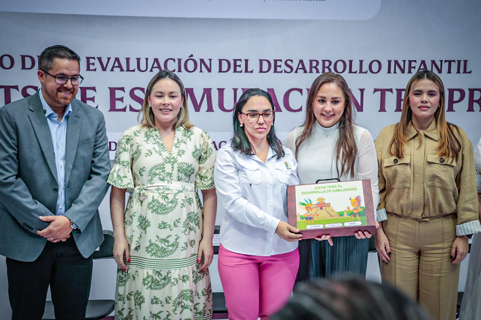 Entrega de kits de estimulación temprana para la prueba EDI