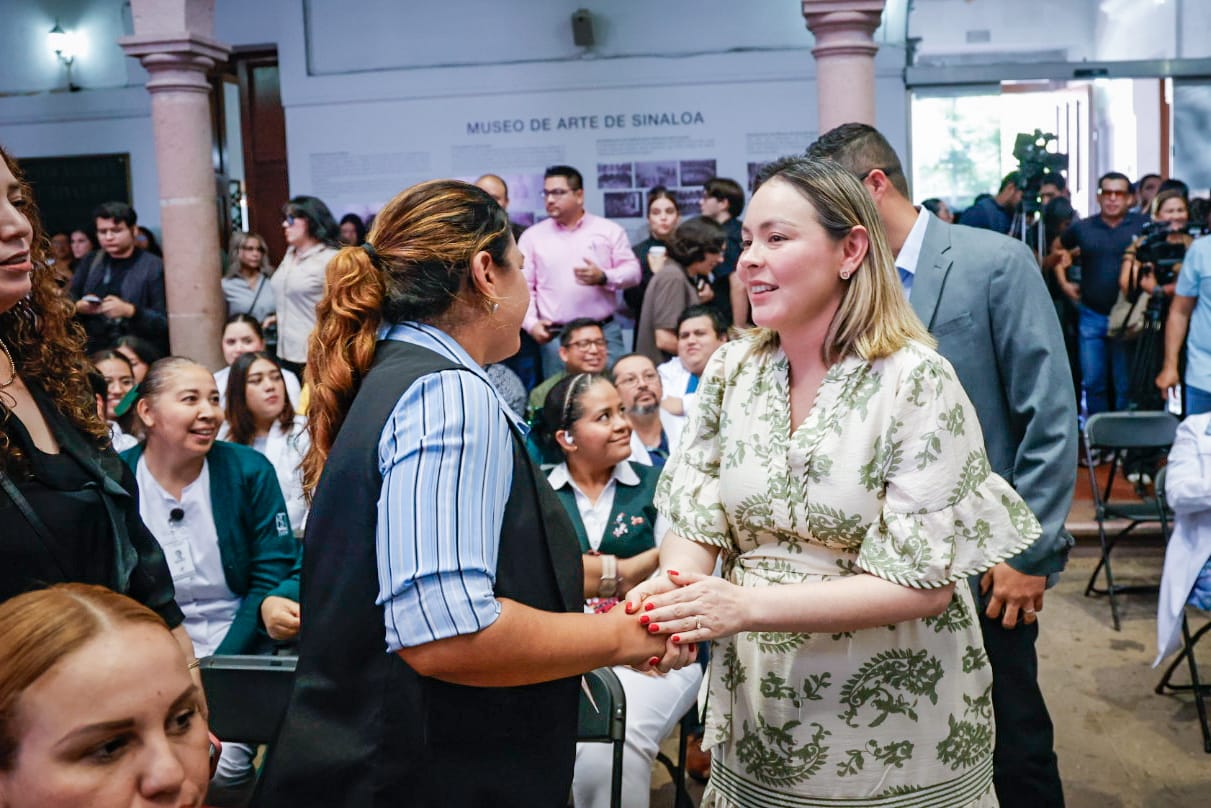 Entrega Yeraldine Bonilla kits de estimulación temprana para la prueba EDI