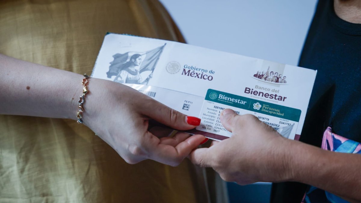 entrega de tarjetas pension de las personas con discapacidad