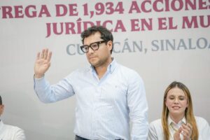 Entrega de títulos de propiedad en Culiacán