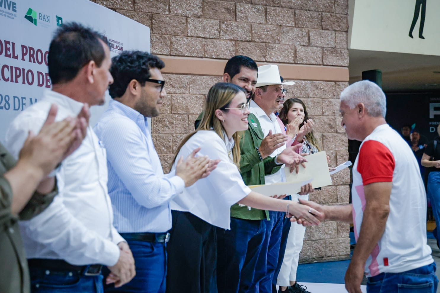 Entrega de títulos de propiedad en Culiacán