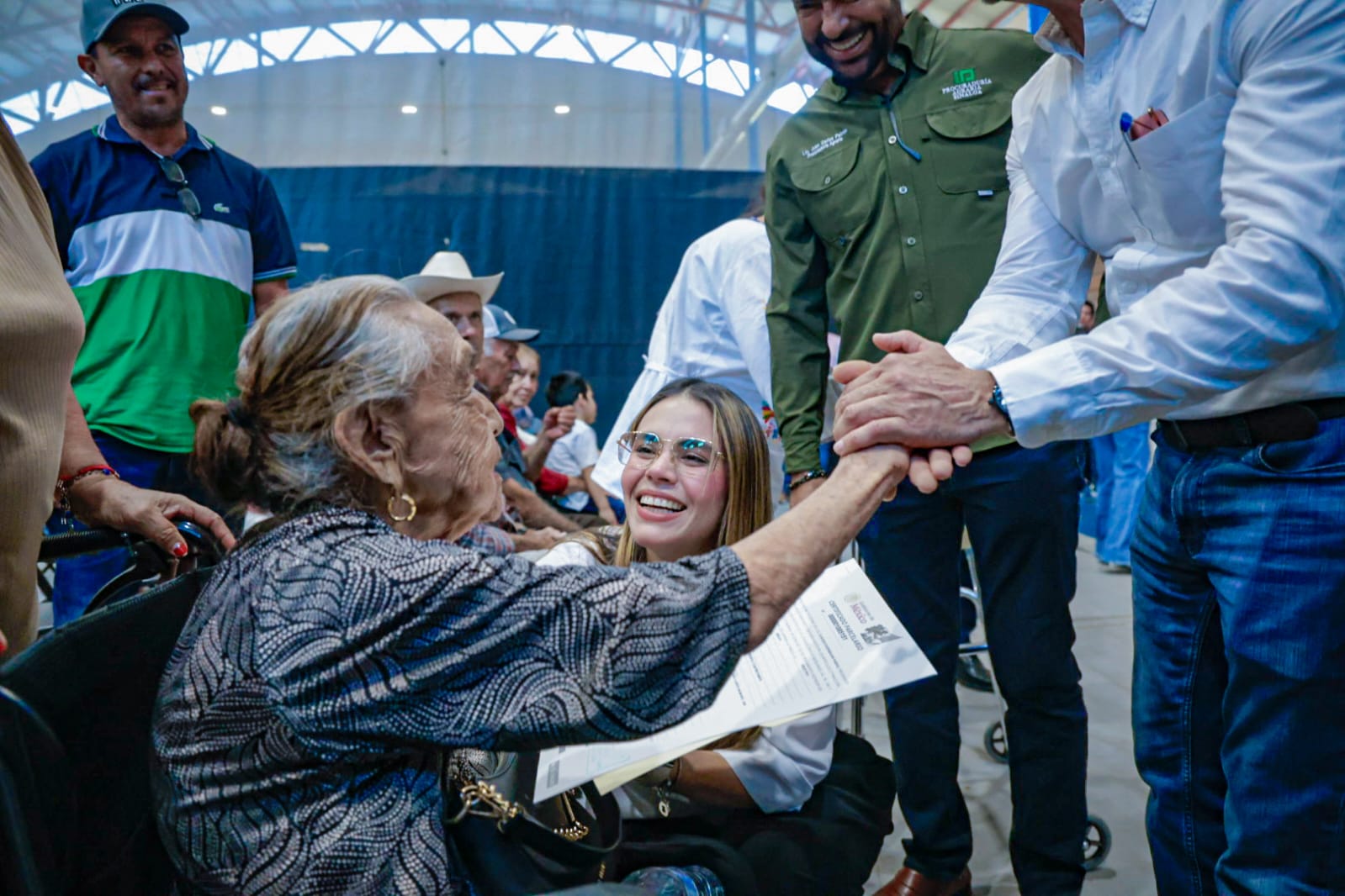Entrega de títulos de propiedad en Culiacán