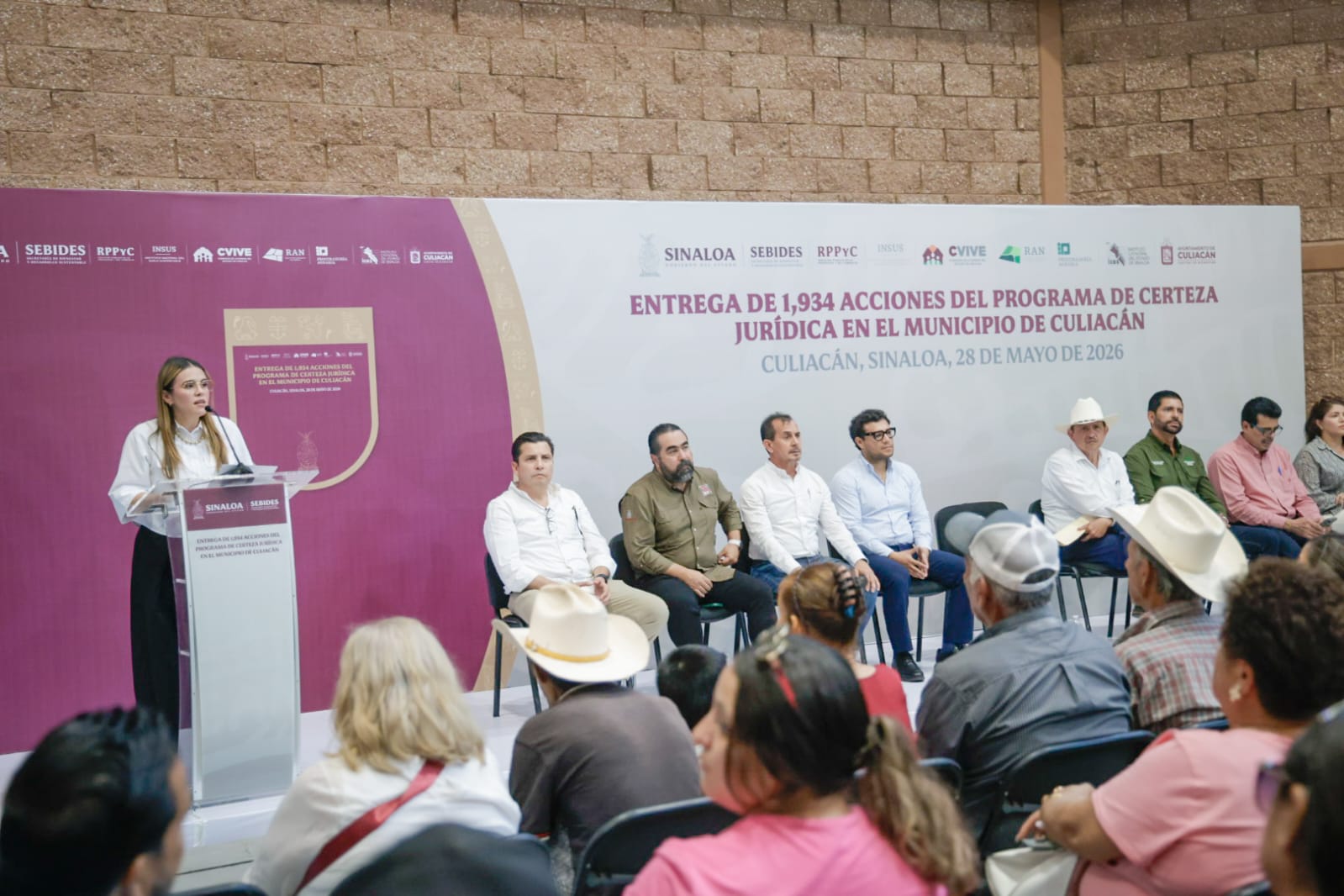 Entrega de títulos de propiedad en Culiacán