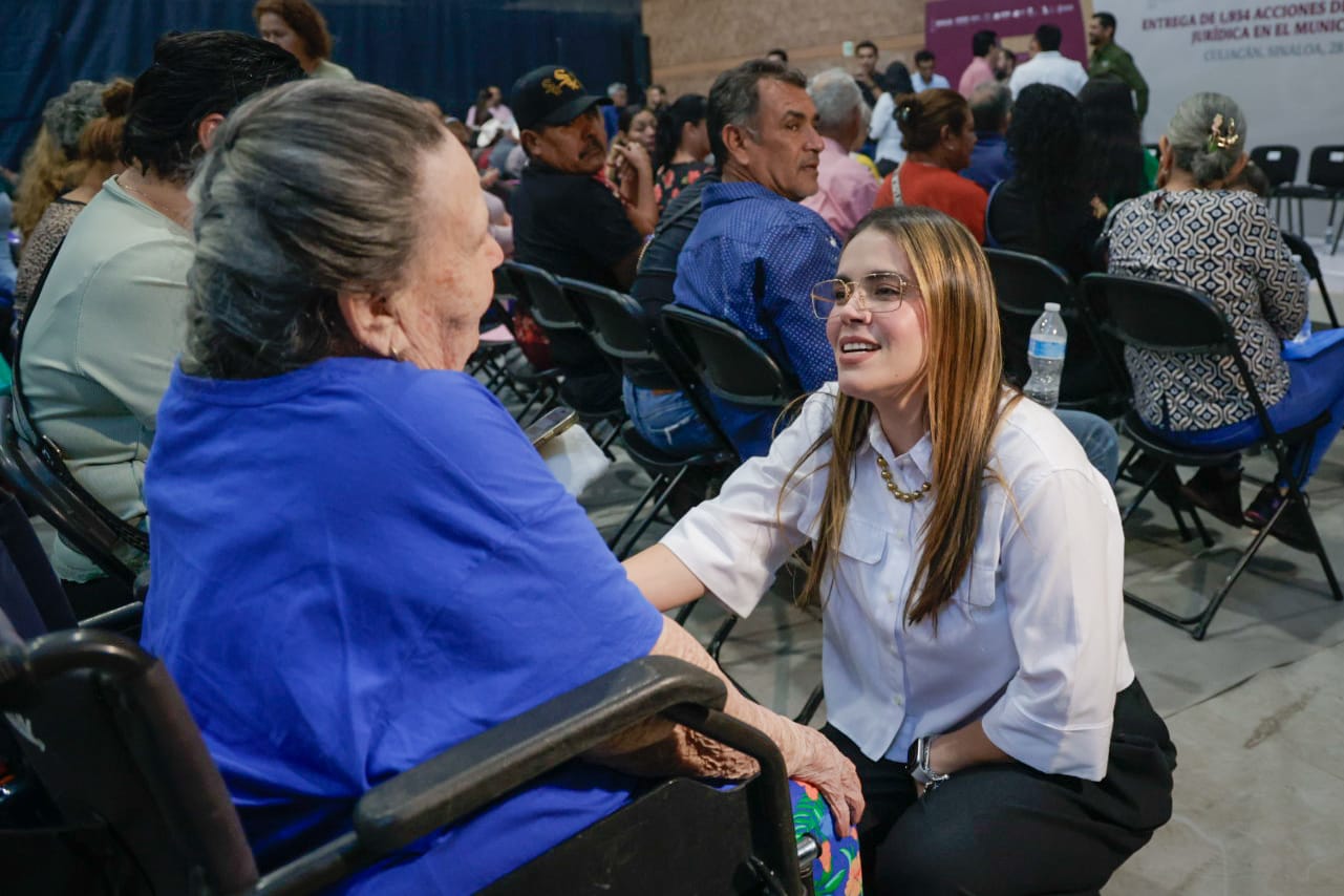 Entrega de títulos de propiedad en Culiacán