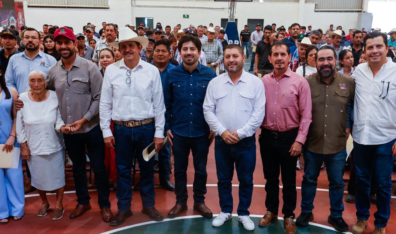 Entrega de títulos de propiedad en Badiraguato
