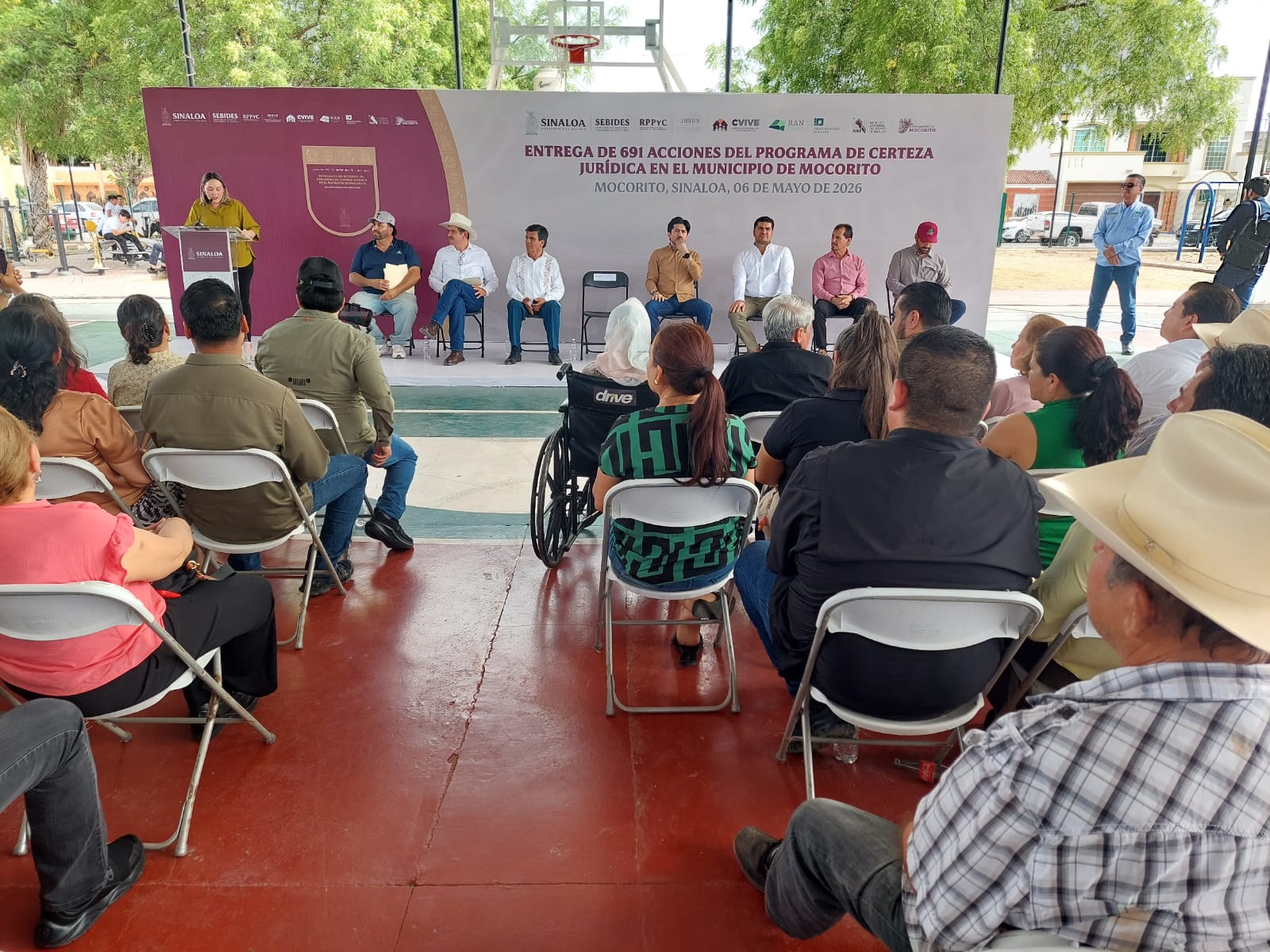Entrega de títulos de propiedad en Mocorito
