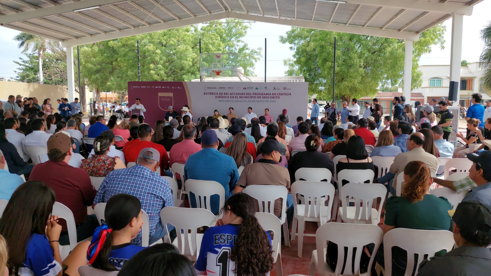 Entrega de títulos de propiedad en Mocorito