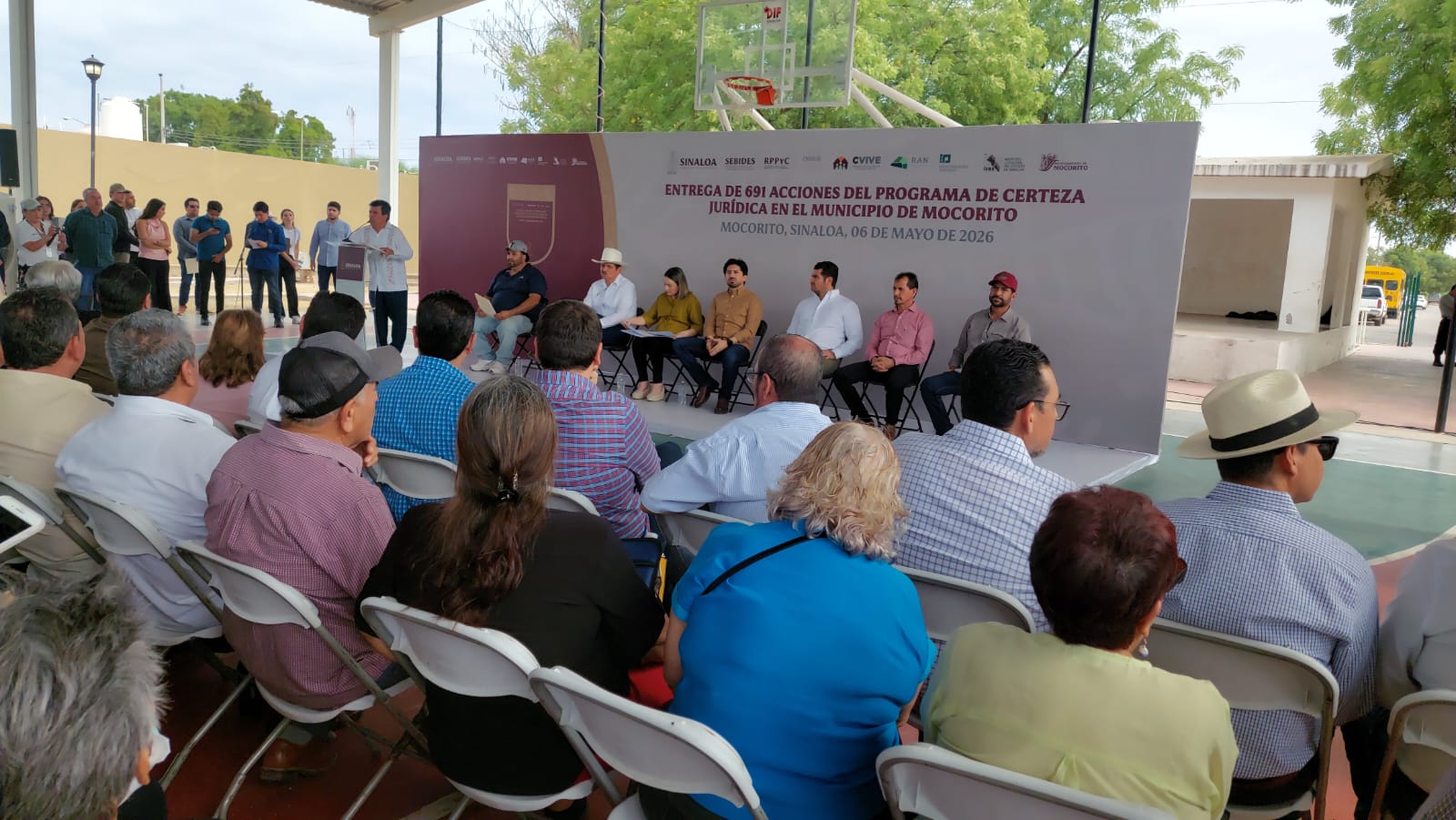 Entrega de títulos de propiedad en Mocorito