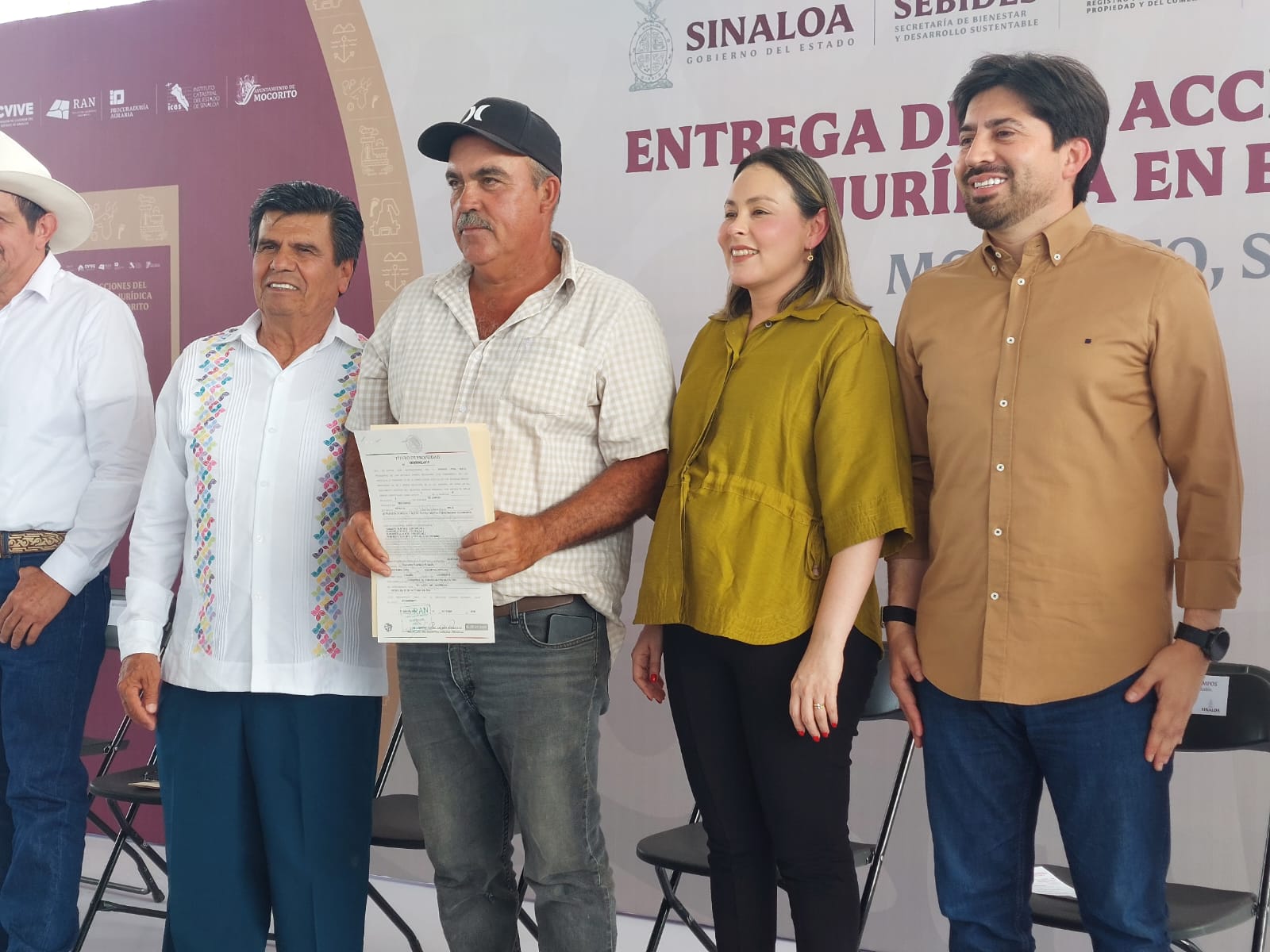 Entrega de títulos de propiedad en Mocorito