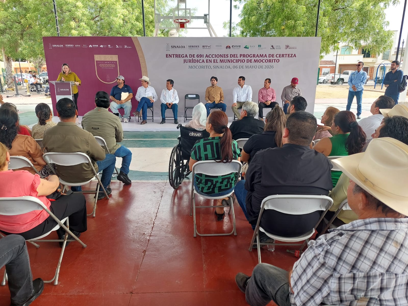 Entrega de títulos de propiedad en Mocorito