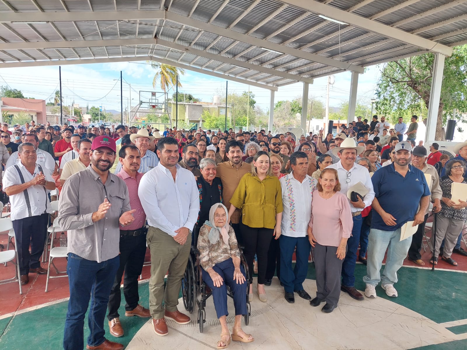 Entrega de títulos de propiedad en Mocorito