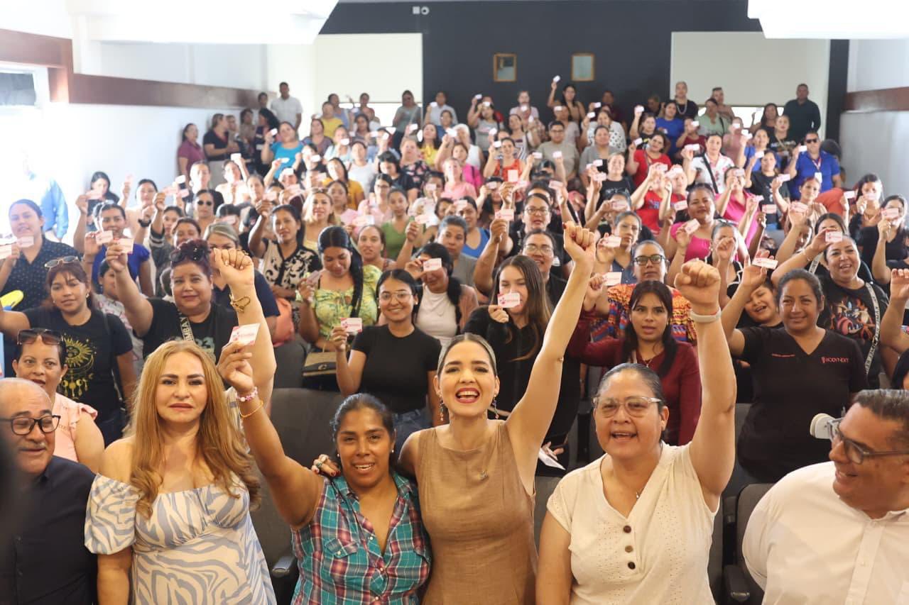 Entregan apoyos a 200 madres solteras en Mazatlán