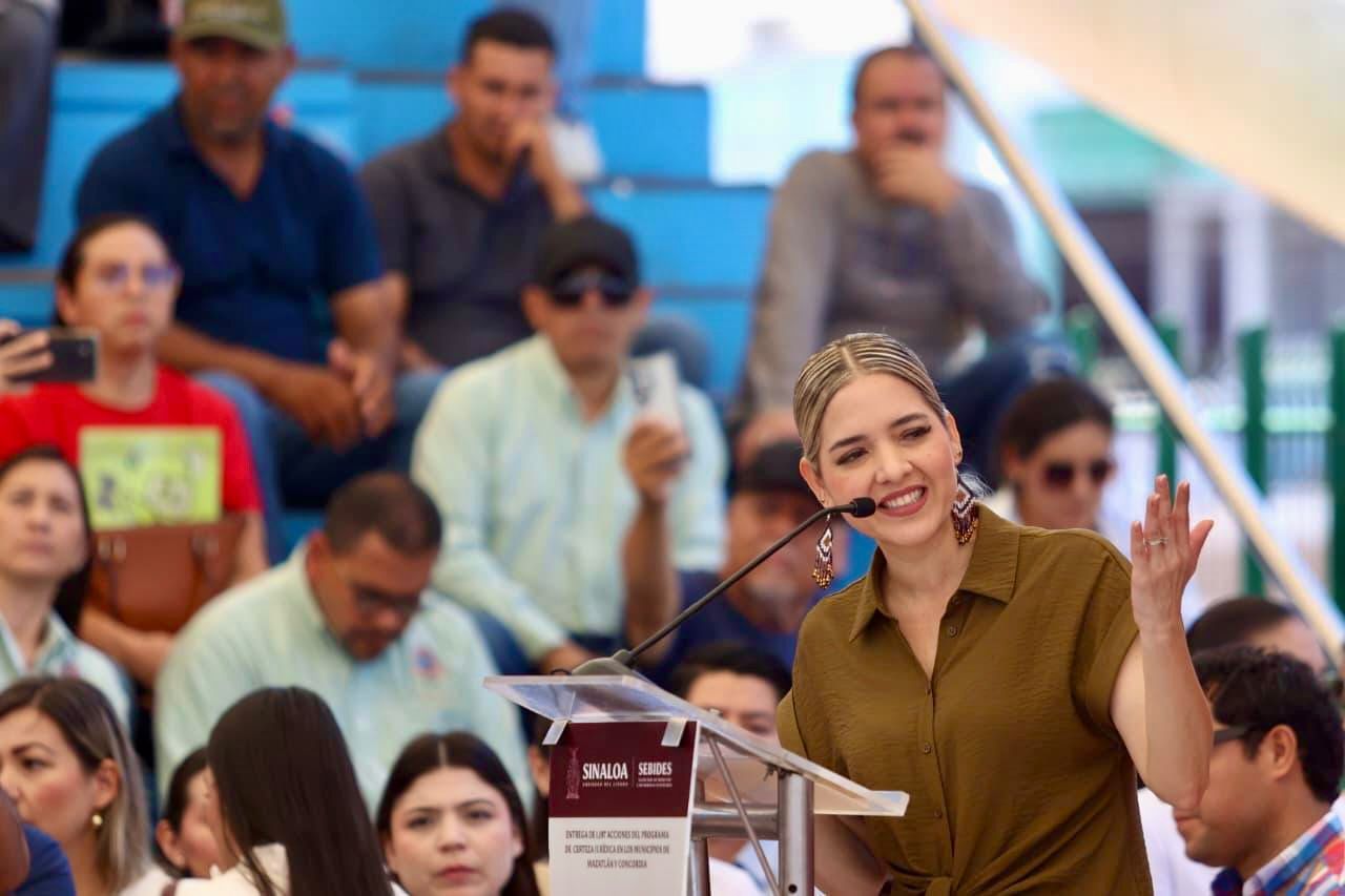 Entregan escrituras a familias de Mazatlán y Concordia