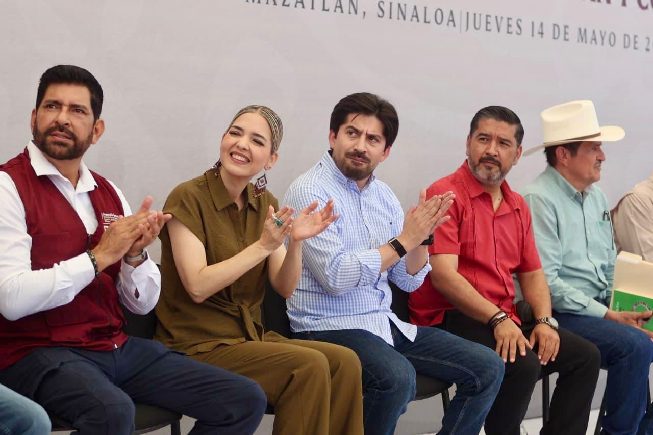 Entregan escrituras a familias de Mazatlán y Concordia
