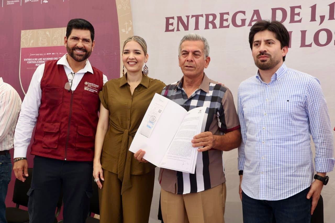 Entregan escrituras a familias de Mazatlán y Concordia