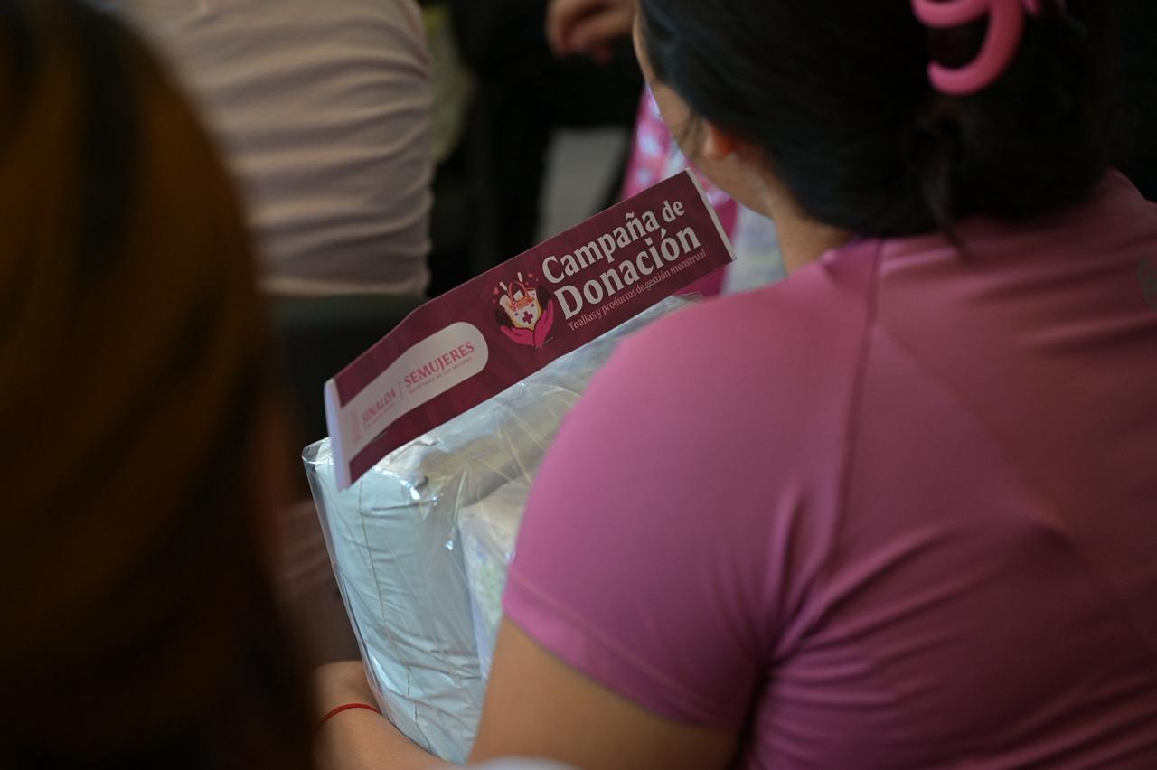 Entregan kits menstruales a mujeres del penal de El Castillo, Mazatlán