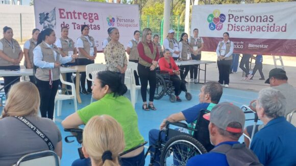 Entregan más de 200 tarjetas del Bienestar para personas con discapacidad en Salvador Alvarado