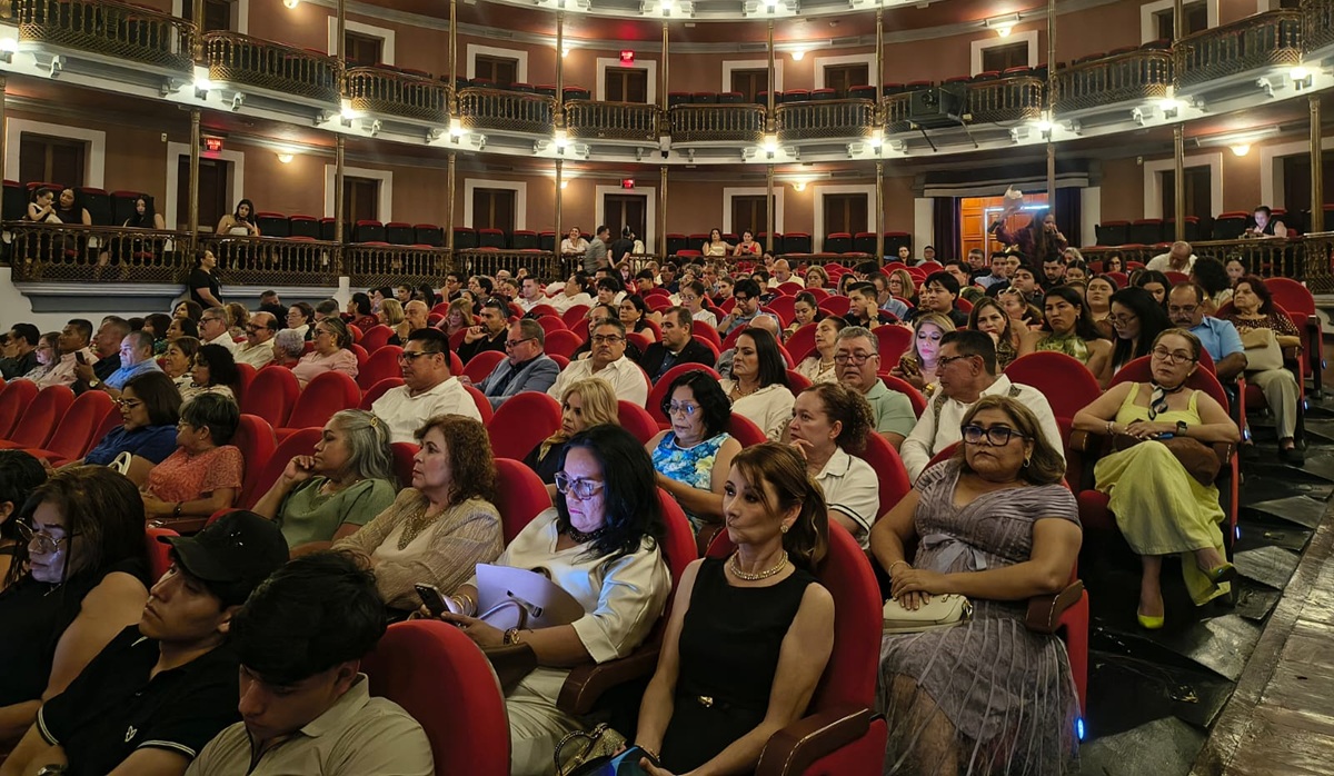 Entregan medalla "Rafael Ramírez" a maestros de Mazatlán