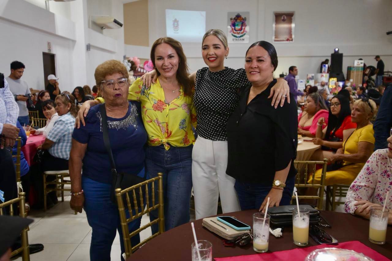 Entregan reconocimientos a trabajadoras del Stasam en Mazatlán