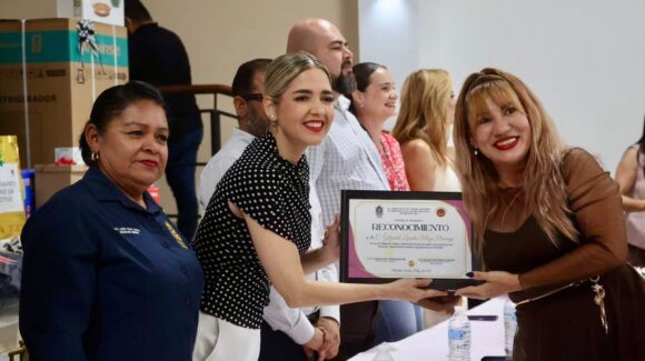 Trabajadoras del Stasam reciben un reconocimiento a su labor y trayectoria en Mazatlán, Sinaloa