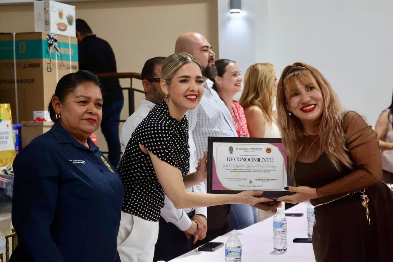 Entregan reconocimientos a trabajadoras del Stasam en Mazatlán