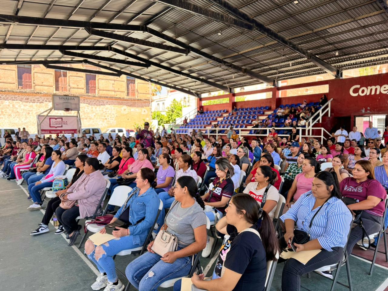 Entregan tarjetas del programa "La Escuela es Nuestra 2026" en El Fuerte