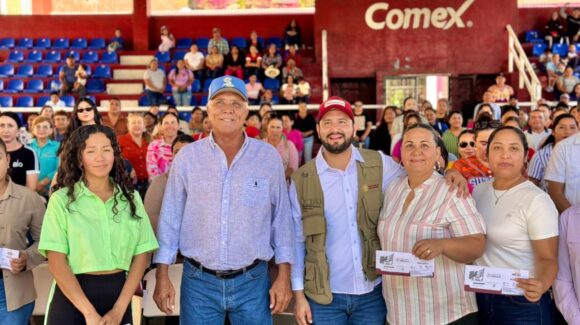 Entregan tarjetas del programa “La Escuela es Nuestra 2026” en El Fuerte, Sinaloa