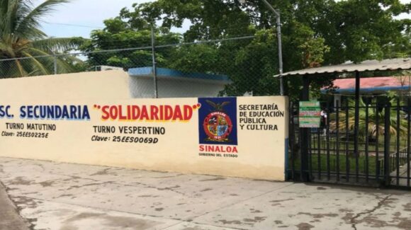 ‘Es inhumano dar clases así’; maestros de la Escuela Solidaridad denuncian aulas sin aire acondicionado en Mazatlán, Sinaloa