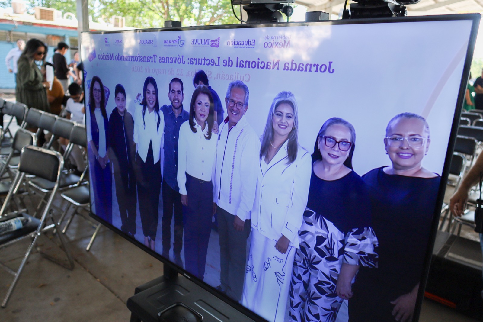 Alumnas y alumnos de la Escuela Secundaria General No. 6 “Severiano Medina Moreno” durante enlace de la conferencia “La Mañanera del Pueblo”, como parte de la estrategia nacional de lectura “las y los estudiantes y sus derechos”