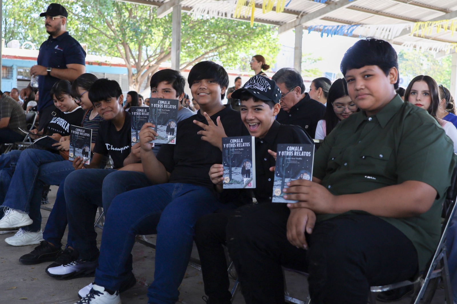 Alumnas y alumnos de la Escuela Secundaria General No. 6 “Severiano Medina Moreno” durante enlace de la conferencia “La Mañanera del Pueblo”, como parte de la estrategia nacional de lectura “las y los estudiantes y sus derechos”