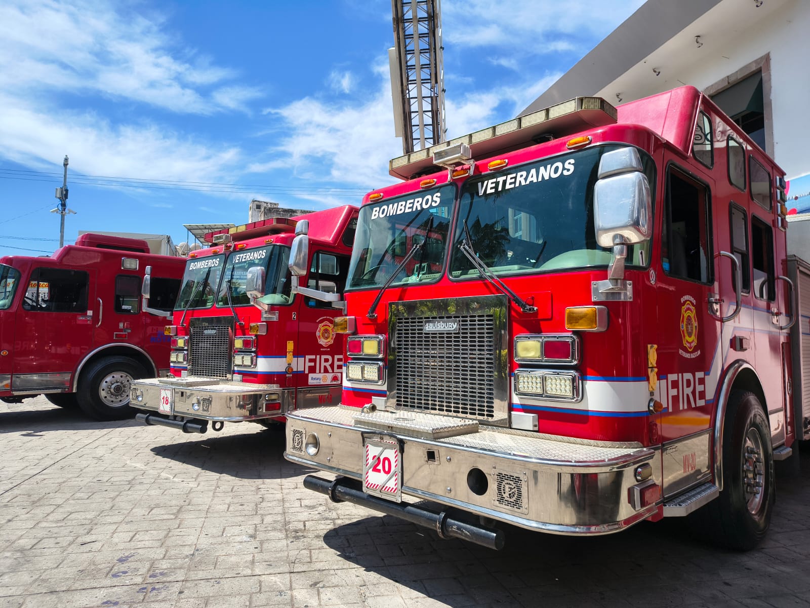 Entrega de camiones y equipo táctico especializado al Cuerpo de Bomberos Veteranos, Mazatlán