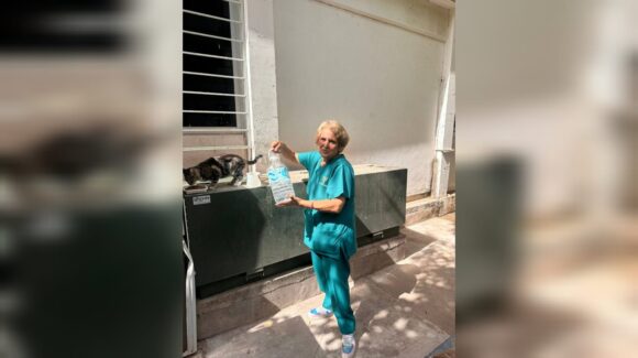 Deja huella con empatía: reconocen en la UAS Guasave a estudiante que cuida gatos abandonados