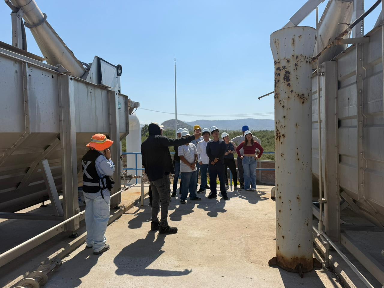 Estudiantes de Facimar UAS visitan planta tratadora en Mazatlán