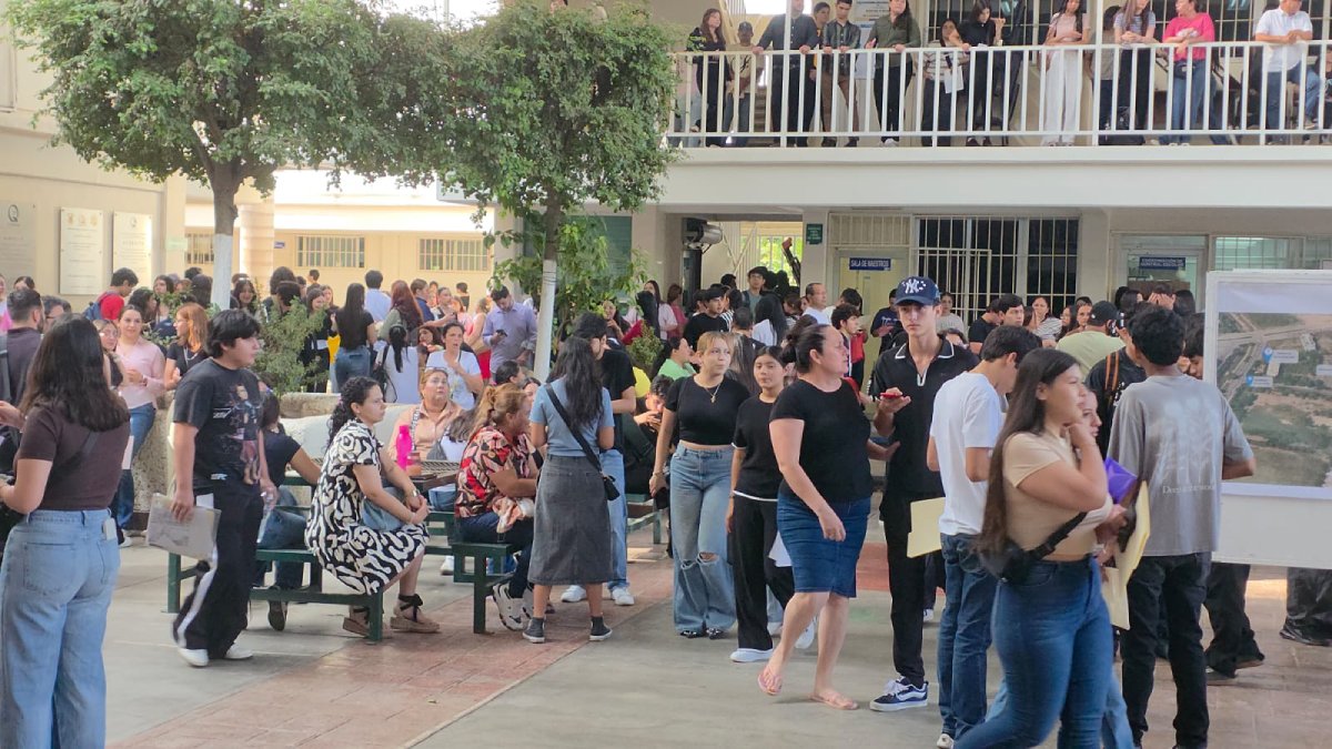 estudiantes en el examen de admision de la universidad autonoma de sinaloa culiacan