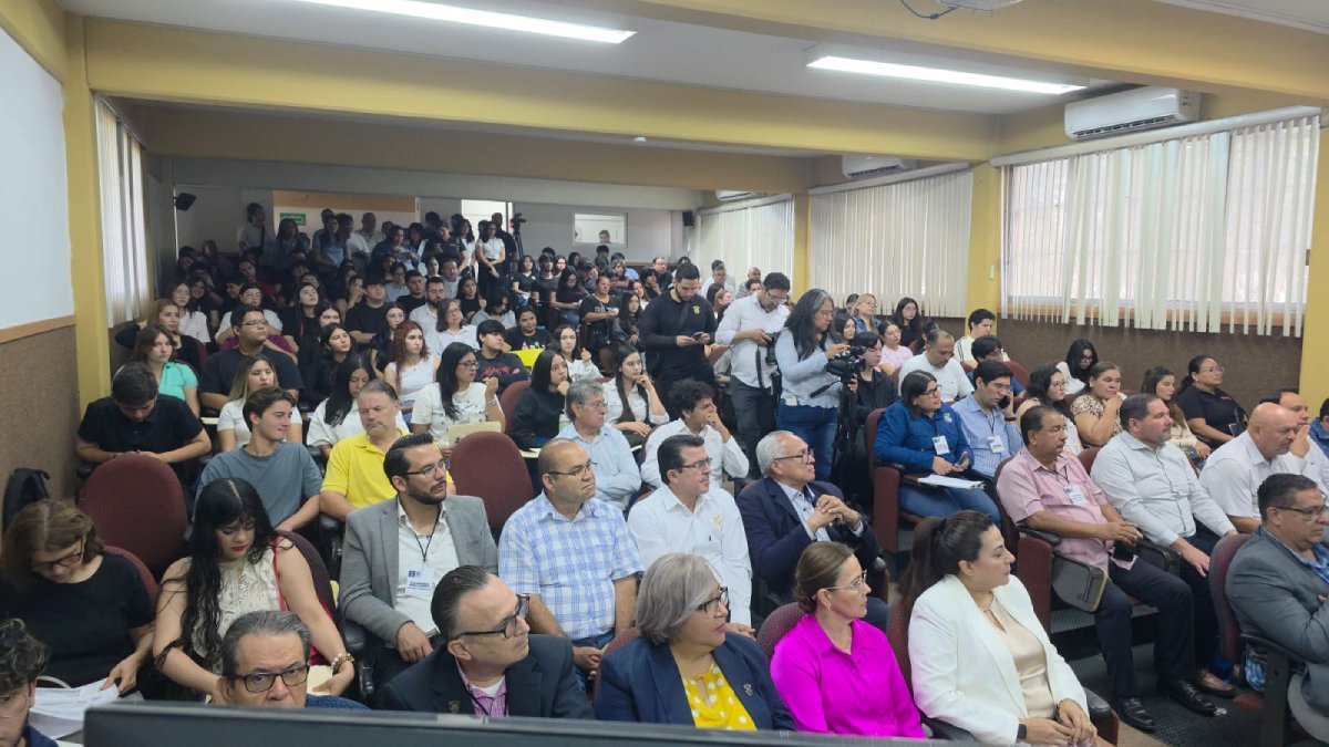 estudiantes en el examen de admision de la universidad autonoma de sinaloa evento