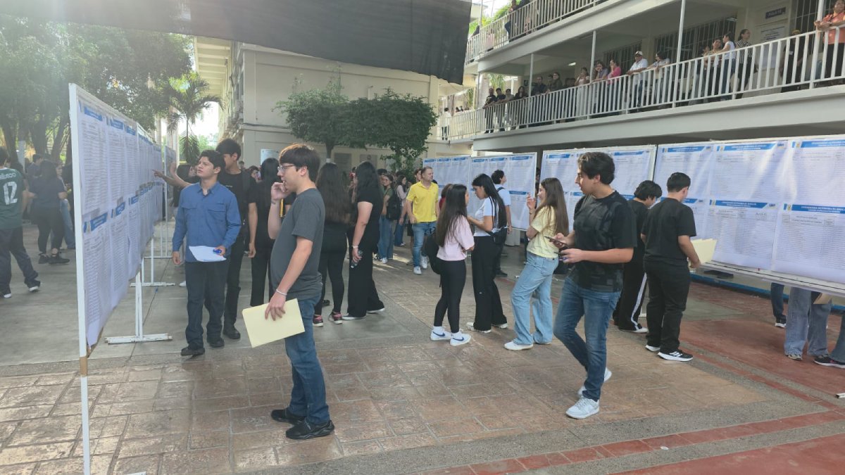 estudiantes en el examen de admision de la universidad autonoma de sinaloa uas