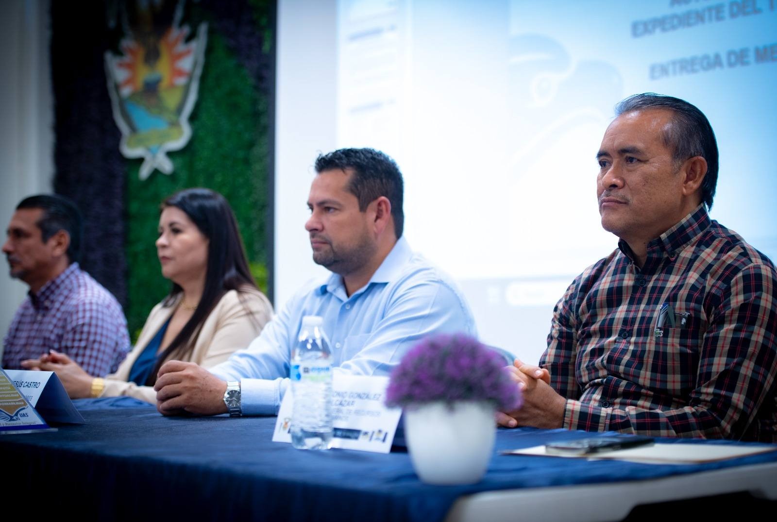 Madueña encabeza reunión con directores electos para fortalecer la administración y atención estudiantil
