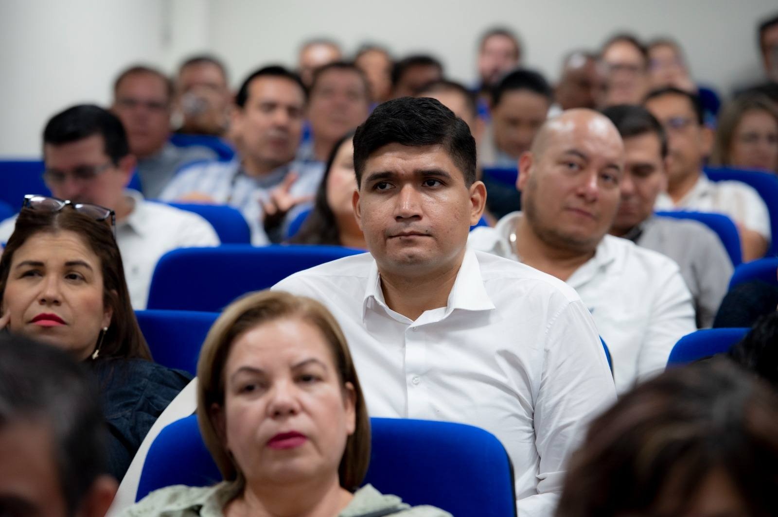 Madueña encabeza reunión con directores electos para fortalecer la administración y atención estudiantil