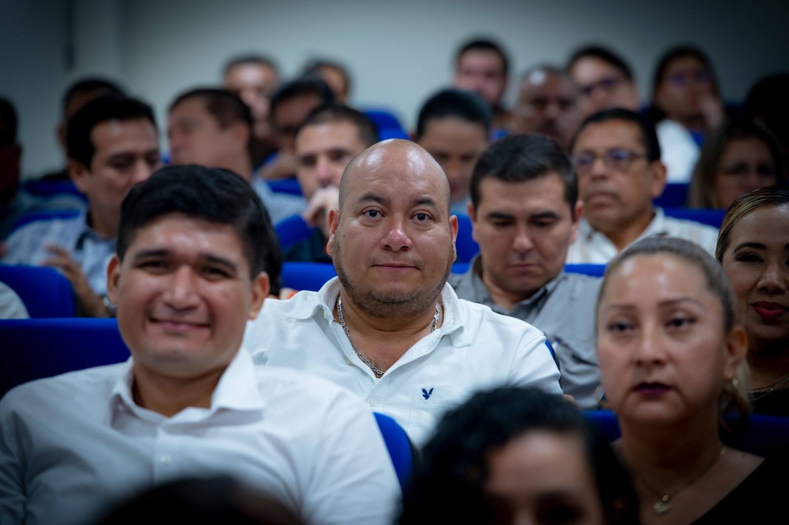 Madueña encabeza reunión con directores electos para fortalecer la administración y atención estudiantil