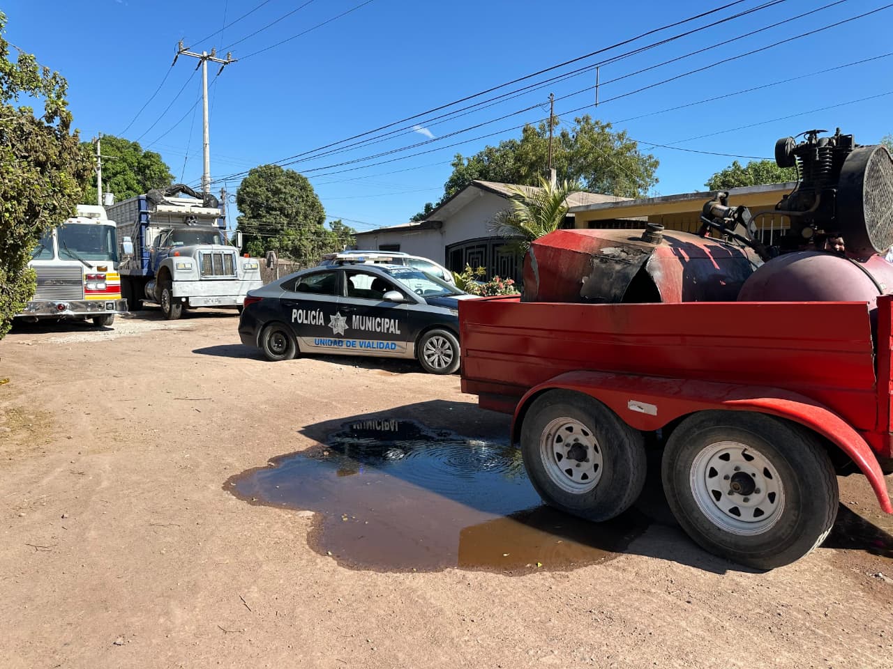 Explosión de pipa de diésel deja una persona lesionada en Compuertas