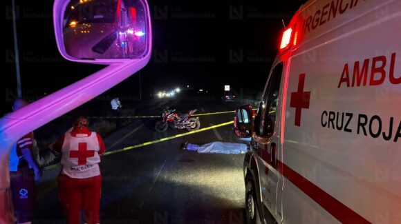 Joven motociclista pierde la vida tras ser arrollado por un conductor en la México 15, a la salida de Los Mochis, Sinaloa