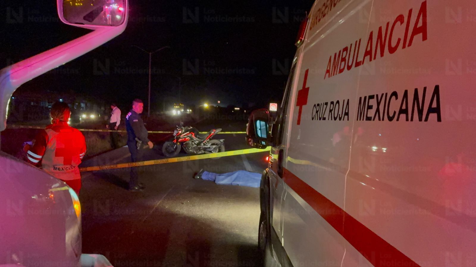 Fallece joven motociclista arrollado por conductor que huyó del lugar, en Ahome