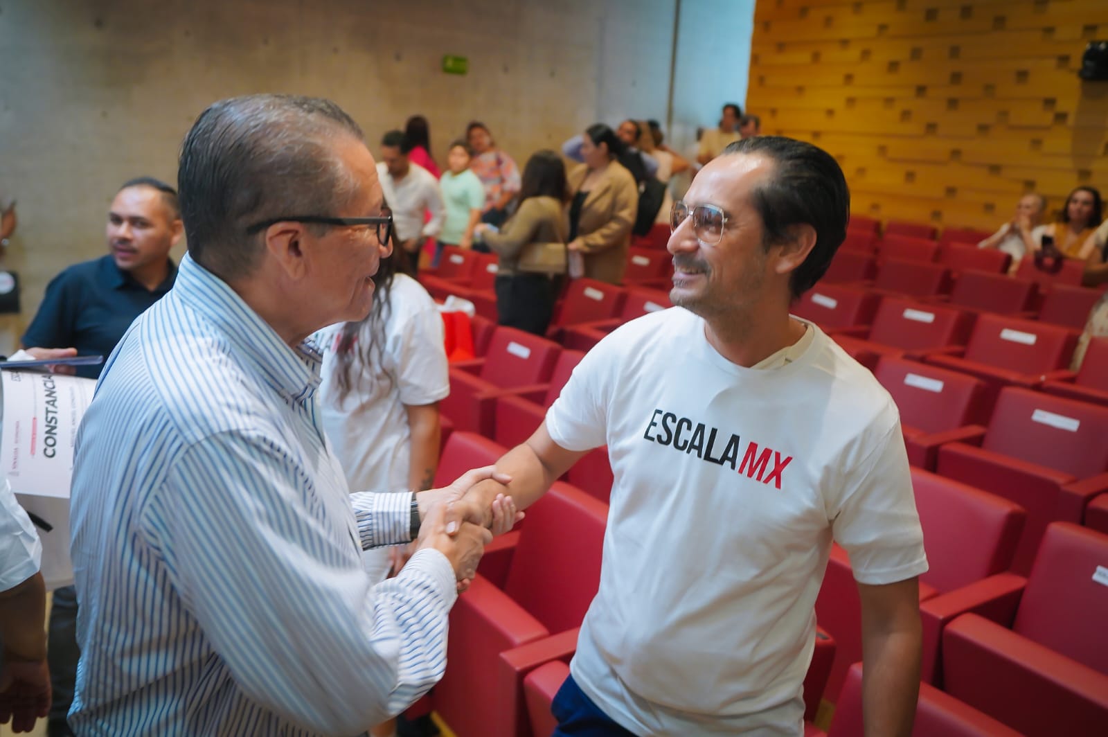 Feliciano Castro Meléndrez entrega de constancias del programa “Escala MX”