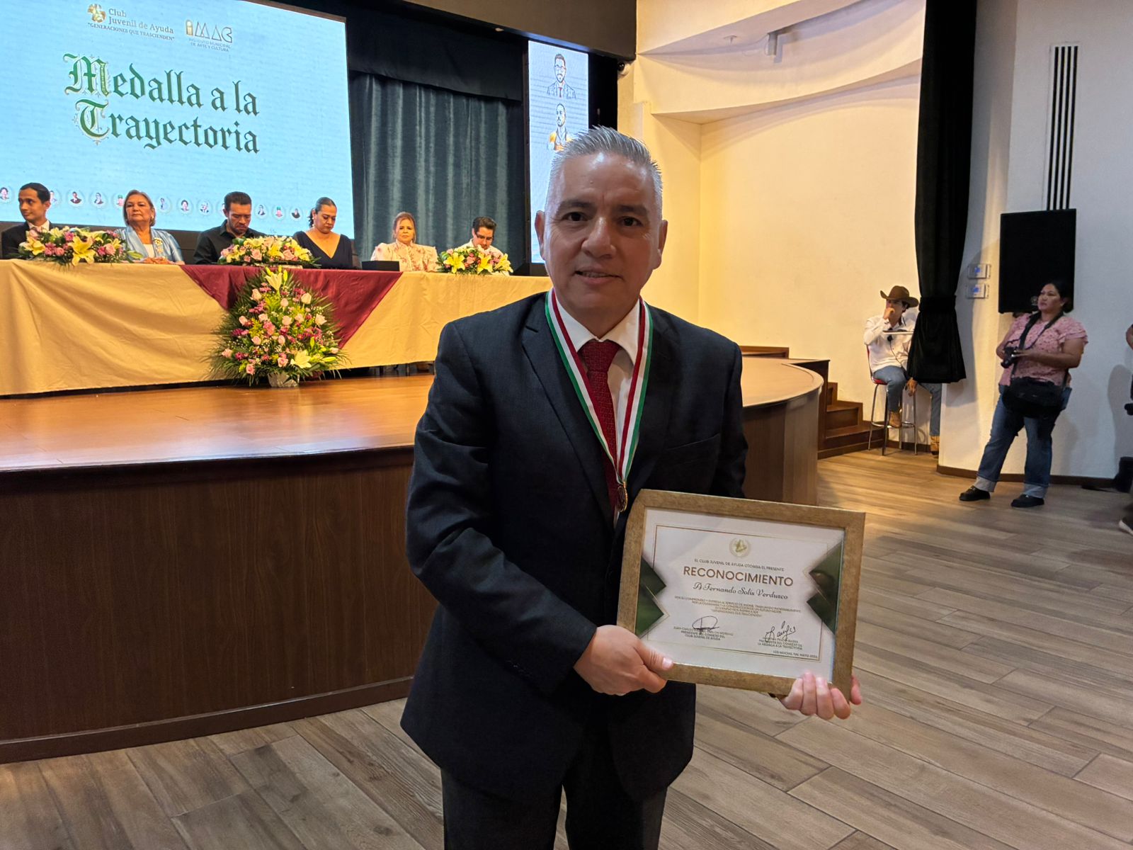 Club Juvenil de Ayuda AC entrega reconocimientos a ocho ahomenses con trayectoria