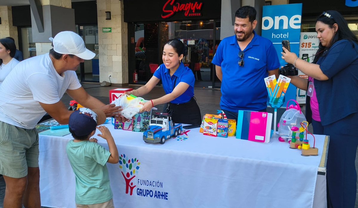 Isla Tres City Center celebra su día a los niños de Mazatlán